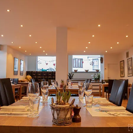 Pret A Gouter Bistro Bar Bed *